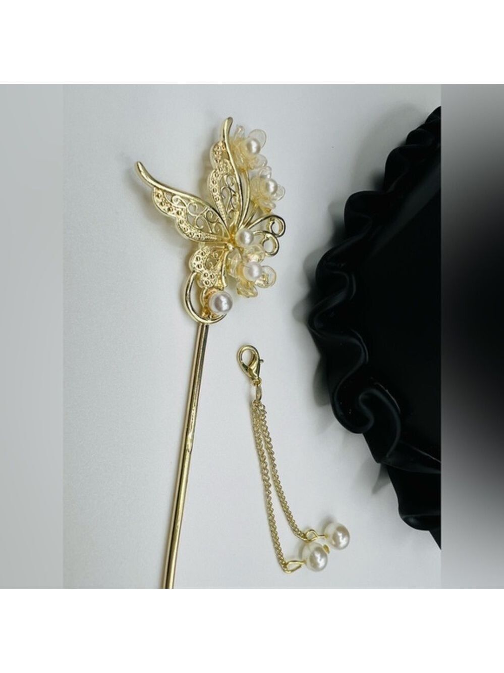 Elegant Gold Butterfly Hairpin with Pearls